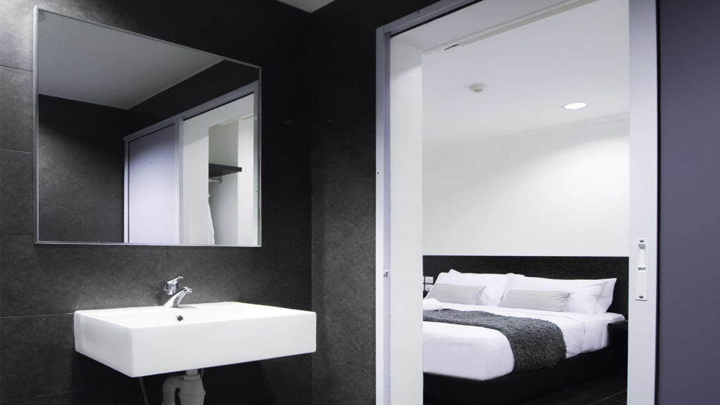 Lavender Hotel Deluxe Queen room