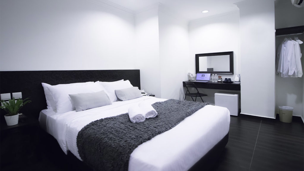 Lavender Hotel Deluxe Queen room 2