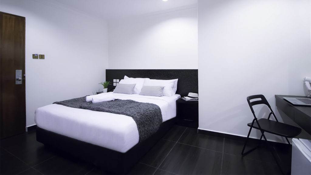 Lavender Hotel Deluxe Queen room 3