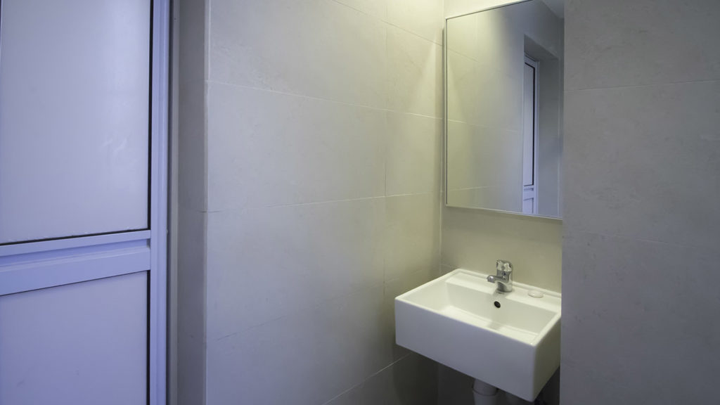 Lavender Hotel Single Room bathroom 1