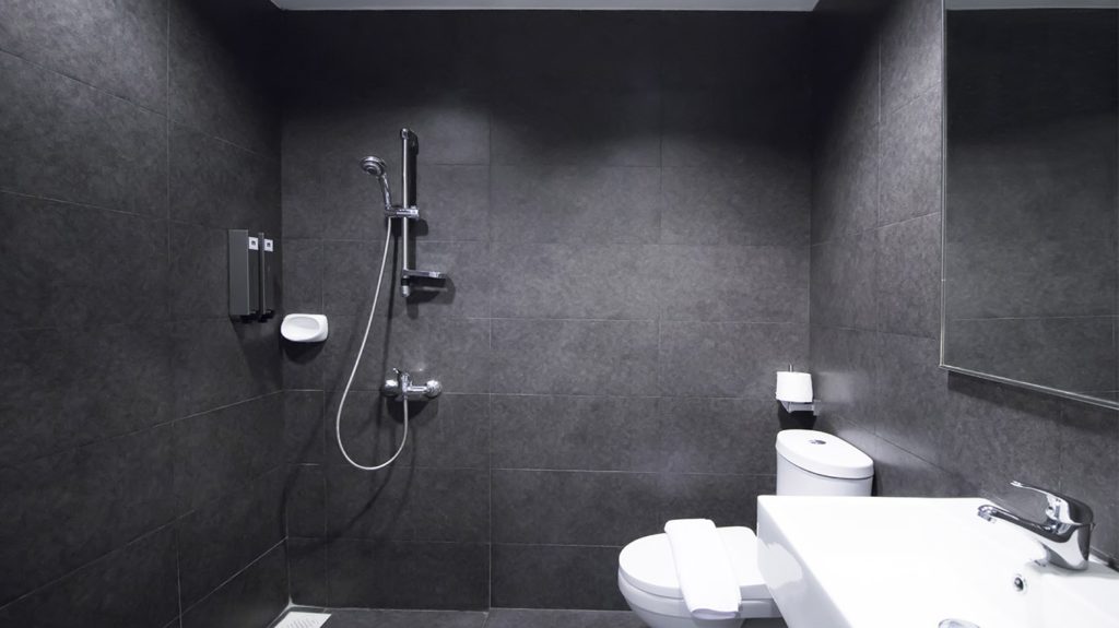 Lavender Hotel Twin Room Bathroom
